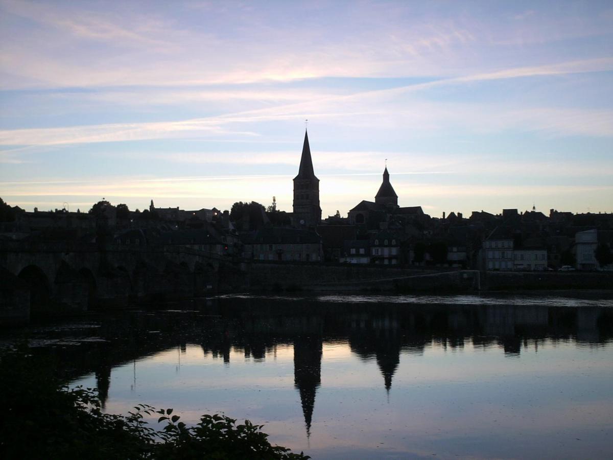 Maison De La Loire La Charité-sur-Loire Exteriör bild
